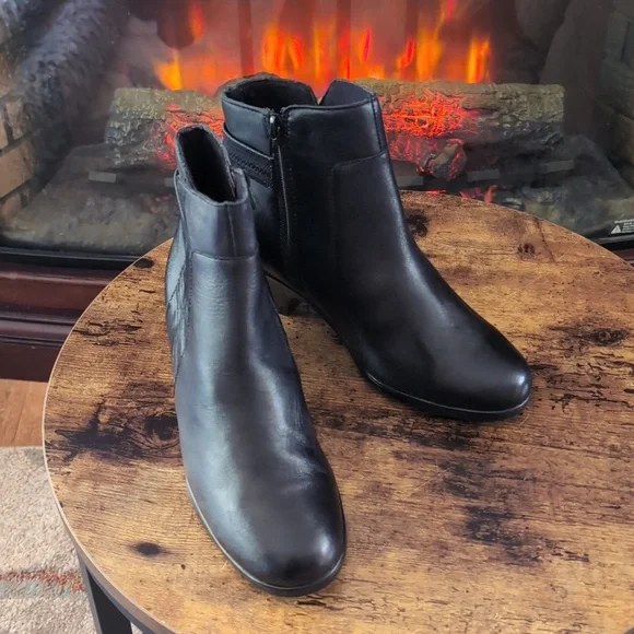 Clarks boots - Picture 1 of 7